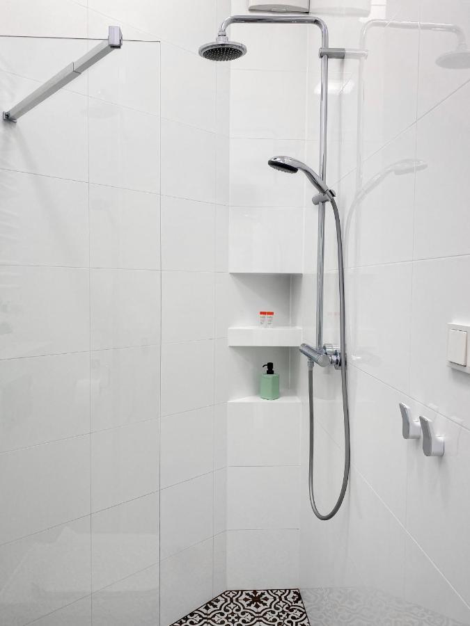 Beautiful For Couples With Air Conditioning - Old Town & Main Station Apartment