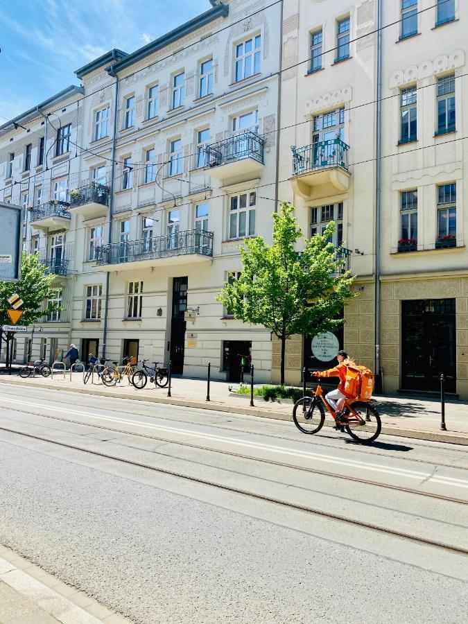 Beautiful For Couples With Air Conditioning - Old Town & Main Station Apartment *